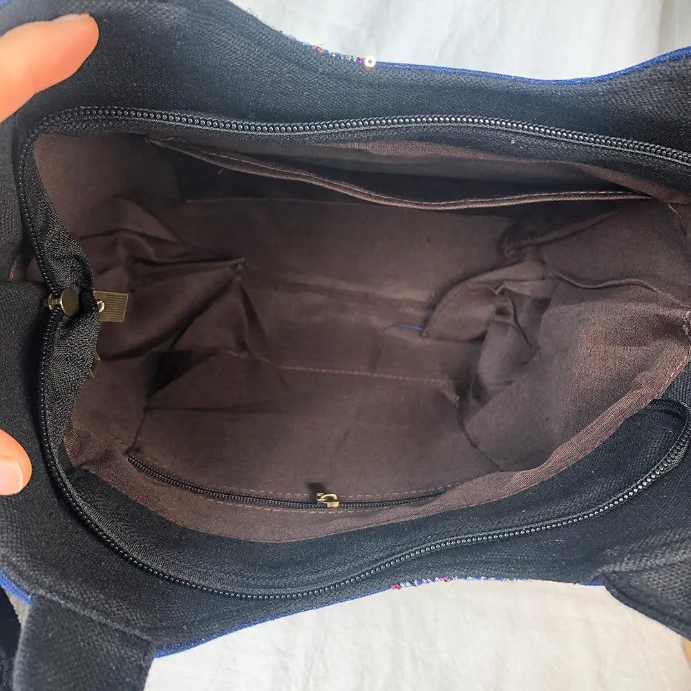 Bolsa Feminina Bordada Estilo Oriental com Pavão Dourado e Alça Dupla