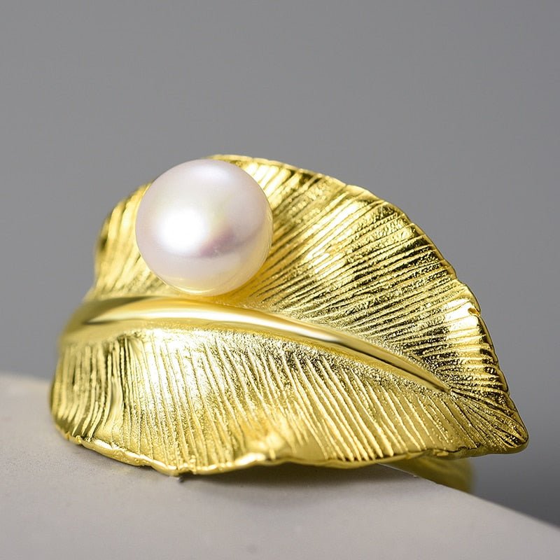 Anel Folha ajustável de prata 925 folhado a ouro 18k com pérola natural - Cuidarte Integral