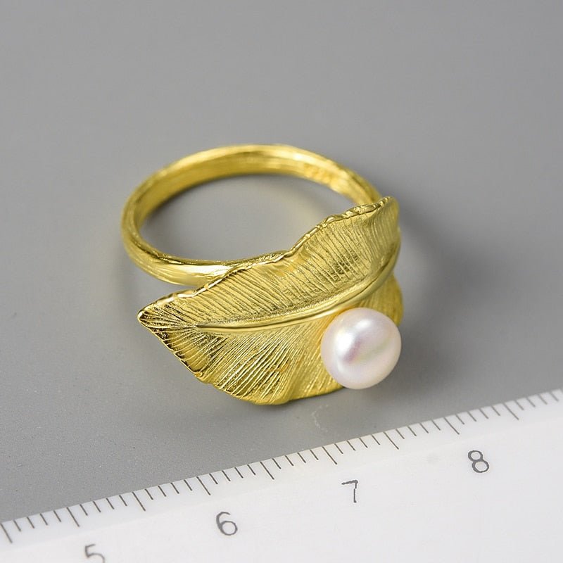 Anel Folha ajustável de prata 925 folhado a ouro 18k com pérola natural - Cuidarte Integral