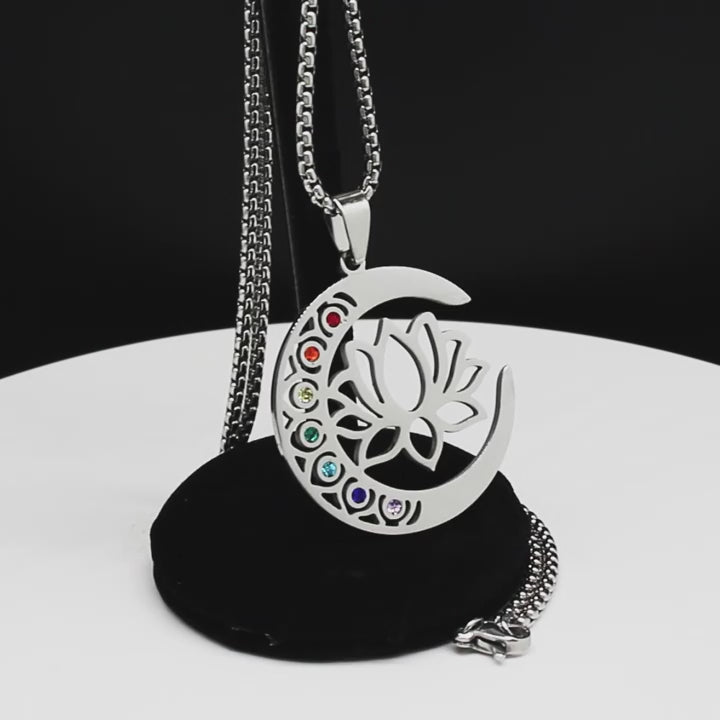 Colar pingente flor de lótus e lua 7 chakras