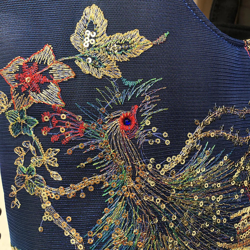 Bolsa Feminina Bordada Estilo Oriental com Pavão Dourado e Alça Dupla